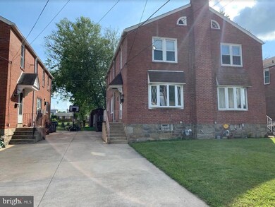 421 Sutton Ave, Folsom, PA 19033 - photo 2