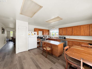 710 N 8th St, Monroe, OR 97456 - photo 5