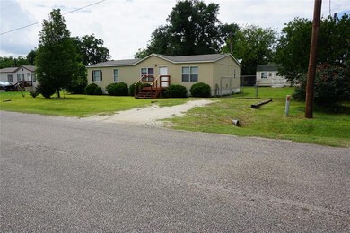 900 Skylark Dr, Granbury, TX 76049 - photo 3