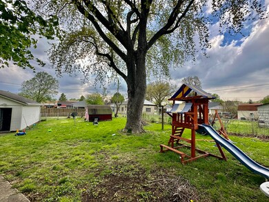 915 7th St, Covington, IN 47932 - photo 7