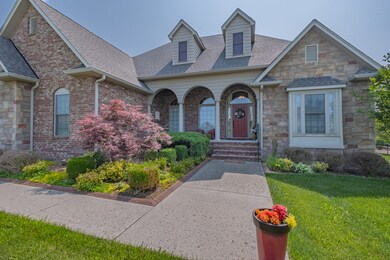 Arches and pillars are exquisite and charming! Welcoming guest inside
