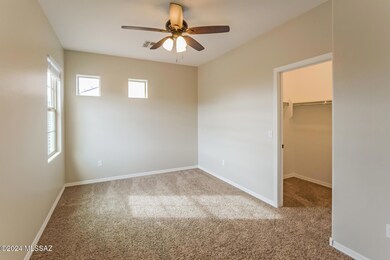 006-photo-main-bedroom-14183576