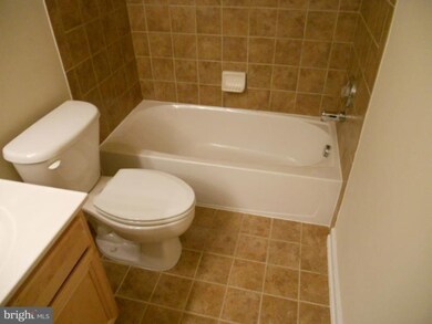 22717 Settlers Trail Terrace unit 11I, Ashburn, VA 20148 - photo 2