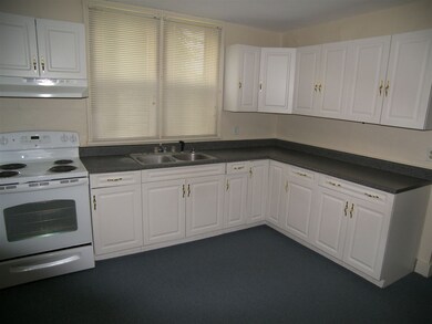 613 E Walnut St, Greentown, IN 46936 - photo 3