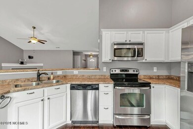 112 Emerald Cove Ct, Holly Ridge, NC 28445 - photo 6