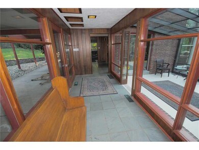 Entry/Foyer.