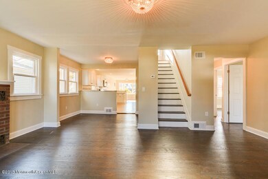 006--LR TO KITCHEN-STAIRCASE