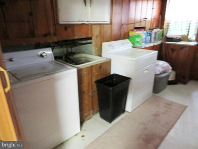 5748 Maplehill Rd, Baltimore, MD 21239 - photo 7