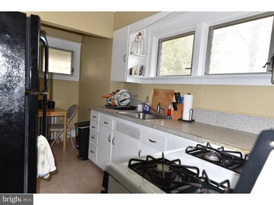 7543 Rogers Ave, Upper Darby, PA 19082 - photo 5