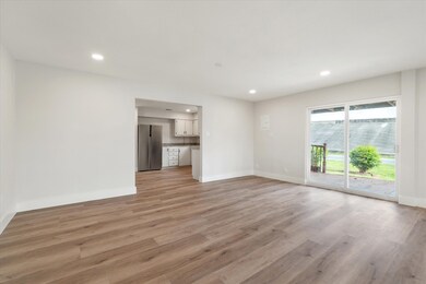 Living room/dining room 2
