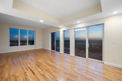 Spacious open concept living to dining with high ceilings, elegant hardwoods, solar shade and lighting options. The floor to ceiling windows capture winning sunsets while these other 3 show off Rice Village and as far or further than football's NRG stadium.