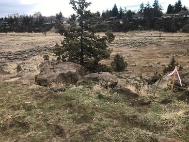 614 NW 13th St, Redmond, OR 97756 - photo 2