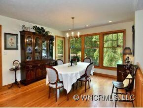 Airy Din Rm open to Grt Rm