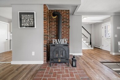 10 Central Place, Saugus, MA 01906 - photo 6