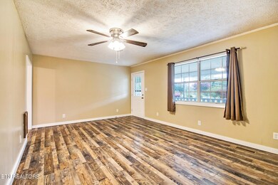 564 Dillon St, Crossville, TN 38555 - photo 4