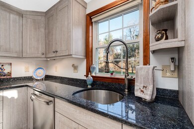 40 Dracut Rd, Hudson, NH 03051 - photo 7