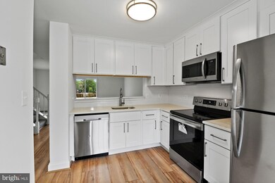 14327 Beaker Ct, Burtonsville, MD 20866 - photo 6