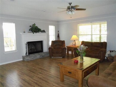 Beautiful Updated Flooring and Freshly Painted! El