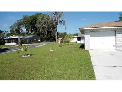 5401 Lisa Cir, Zephyrhills, FL 33542 - photo 2