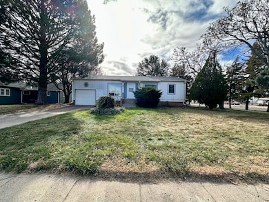 527 W 12th St, Goodland, KS 67735 - photo 2