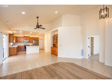 2039 Lake Shore Dr, Eugene, OR 97408 - photo 3