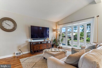 412 Hampshire Dr, Broomall, PA 19008 - photo 3