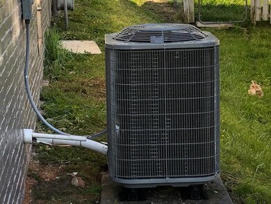 208 W Poplar St, Johnson City, TN 37604 - photo 3