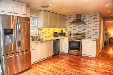 Kitch1 402 Scenic Dr