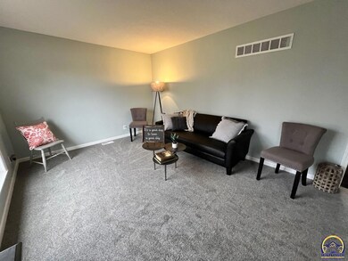 5137 SW 32nd St, Topeka, KS 66614 - photo 2