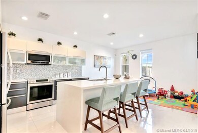 10831 NW 75th St, Doral, FL 33178 - photo 2