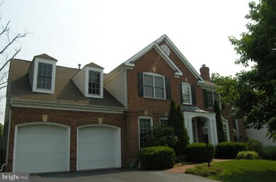 8303 Lord Fairfax Ct, Vienna, VA 22182 - photo 3