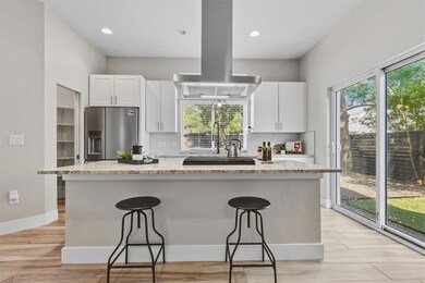 5609 Tura Ln unit A, Austin, TX 78721 - photo 4