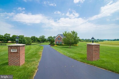 16614 Goldencrest Cir, Purcellville, VA 20132 - photo 2