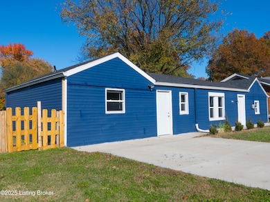 2021 Appleton Ln, Louisville, KY 40216 - photo 3