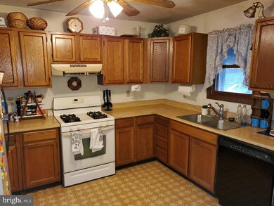 213 Bard Rd, Mohnton, PA 19540 - photo 4