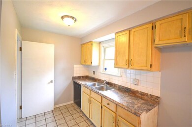 Another view of the kitchen with backsplash!