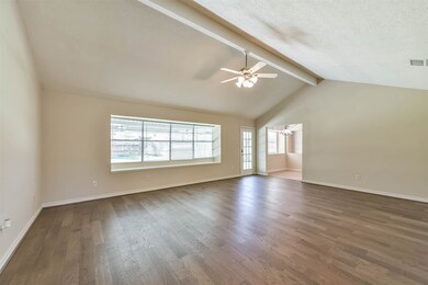 16422 Hibiscus Ln, Friendswood, TX 77546 - photo 3