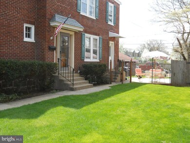 526 W 2nd St, Lansdale, PA 19446 - photo 2