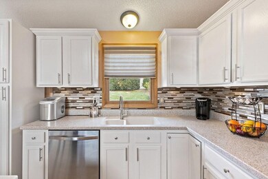18 Keith Cir, Ludlow, MA 01056 - photo 5