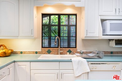 5044 Calderon Rd, Woodland Hills, CA 91364 - photo 6