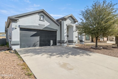 14285 Desert Sky Dr, Horizon City, TX 79928 - photo 2