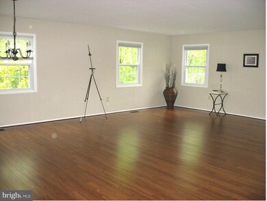 13135 Madonna Ln, Fairfax, VA 22033 - photo 5