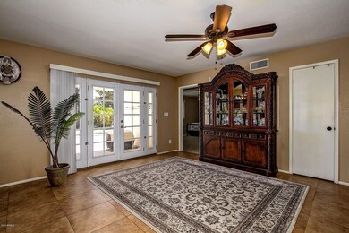 06-Family Room