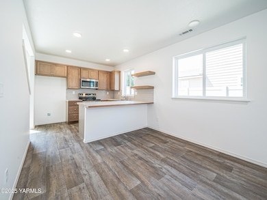 4700 W Oak Ave-4