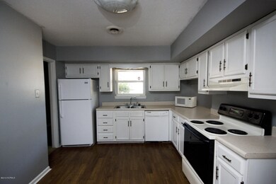 206 Linwood Dr, Jacksonville, NC 28546 - photo 4