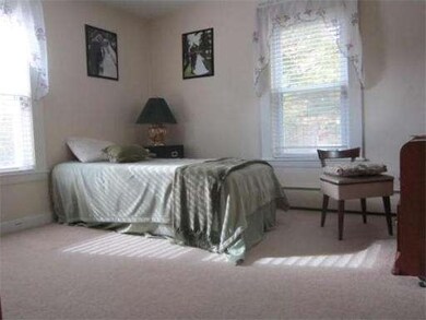 14 Caldwell St, Fitchburg, MA 01420 - photo 6