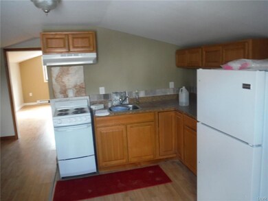 422 South St unit 2nd Flr Rear, Jim Thorpe, PA 18229 - photo 2