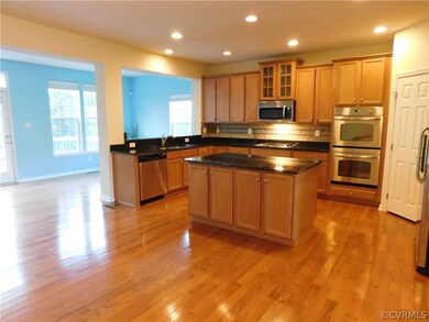GAS Stove, Stainless, 42 Cabinets, GRANITE, Pantry