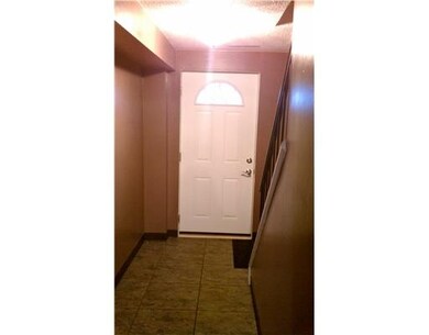 Entry/Foyer.