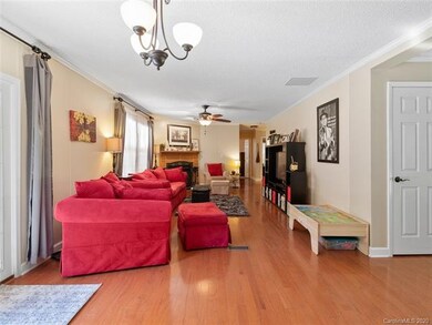 138 Woodview Dr, Statesville, NC 28625 - photo 7